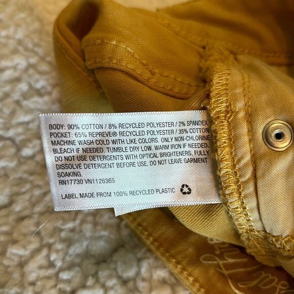 Universal thread Gold button fly cut off Jean Shorts Iowa Hawkeyes Size 4 - Picture 6 of 9